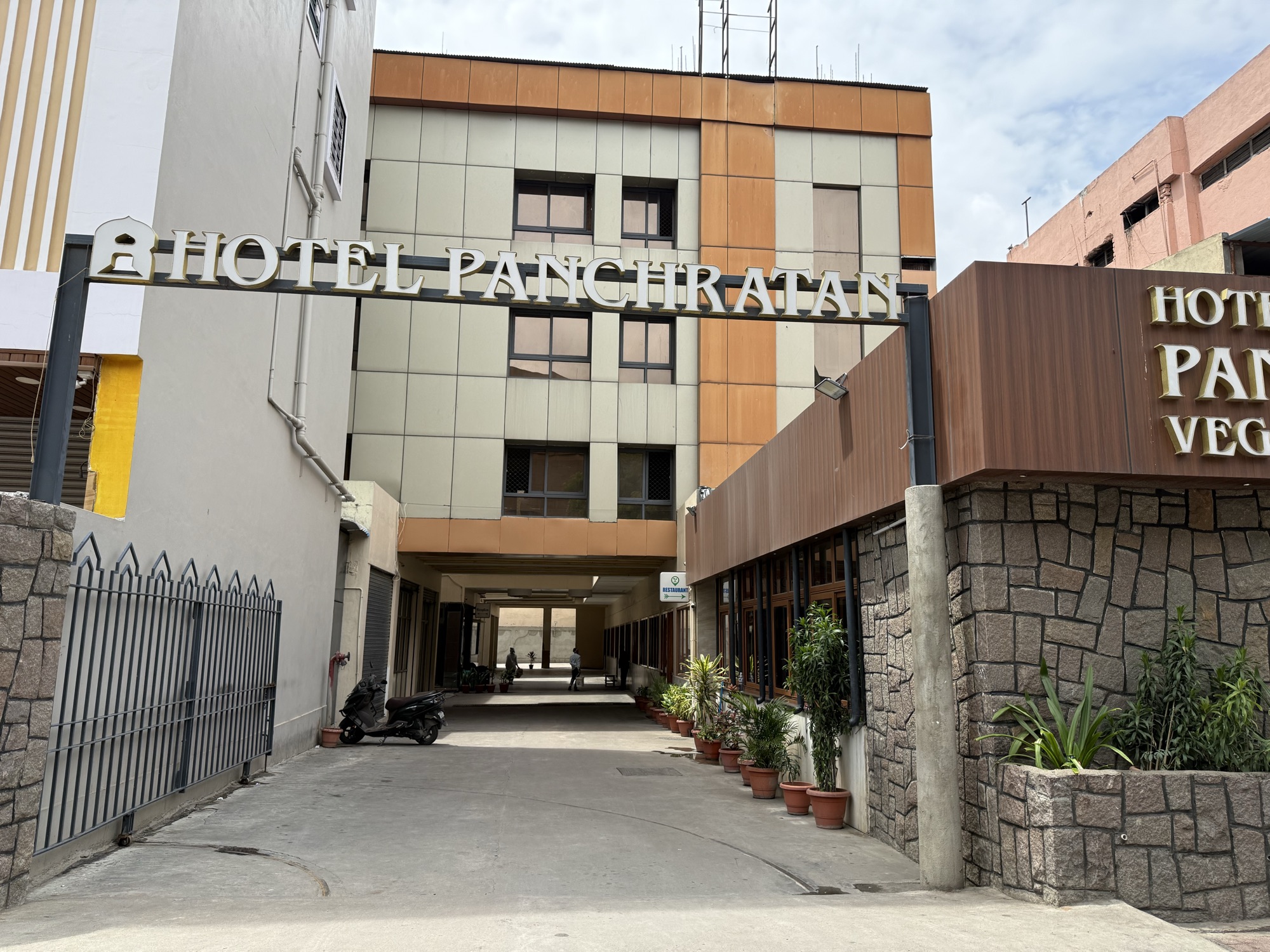 Hotel Panchratan and Panchratan Veg Restaurant on Kachiguda Station Road